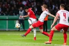 皇马德比惨败解析：库尔图瓦失误与巴尔韦德战术之争议